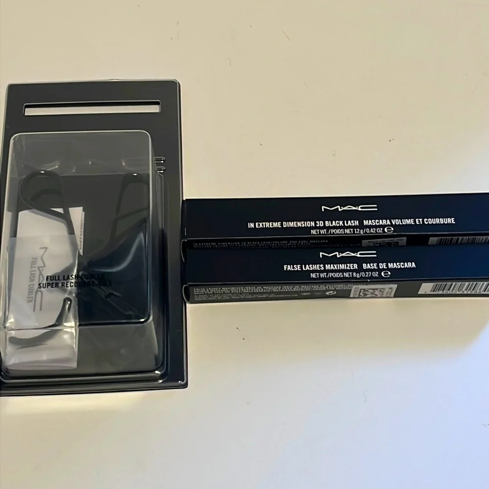 MAC Cosmetics - Picture 1 of 4
